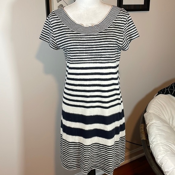 🤩3 for $30 Bundle Deal🤩
Maeve striped t-shirt dress - Picture 1 of 10